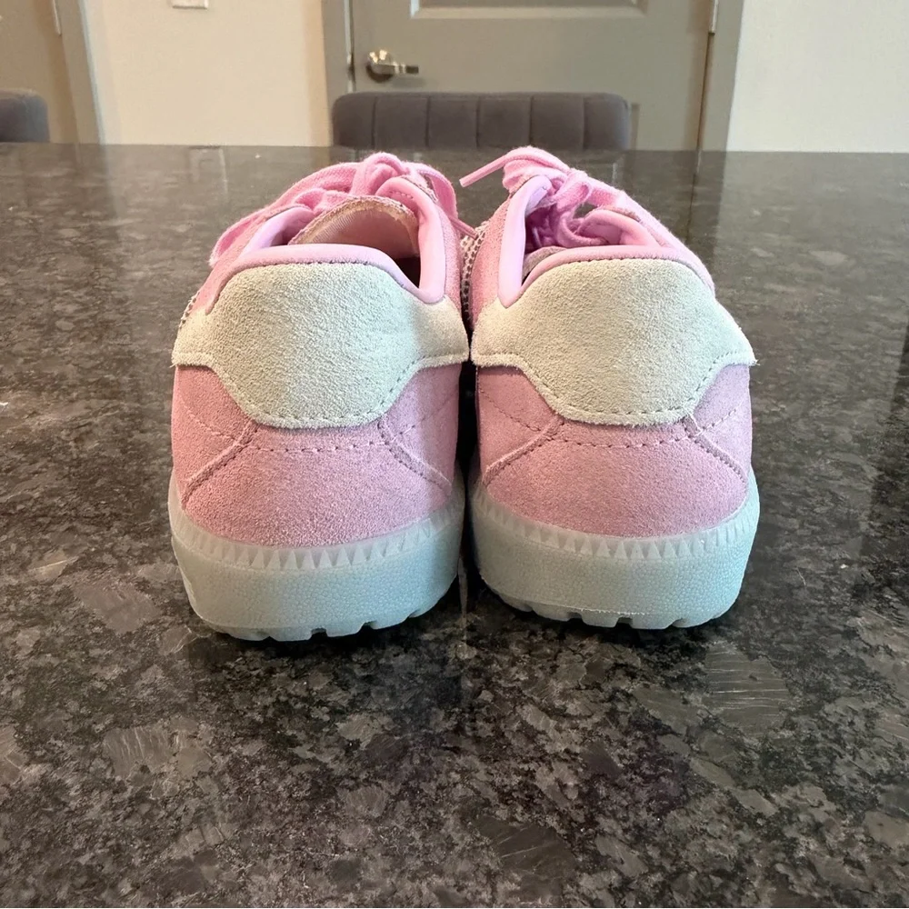 Adidas Bermuda Sneakers Size‎ 5.5 Pink